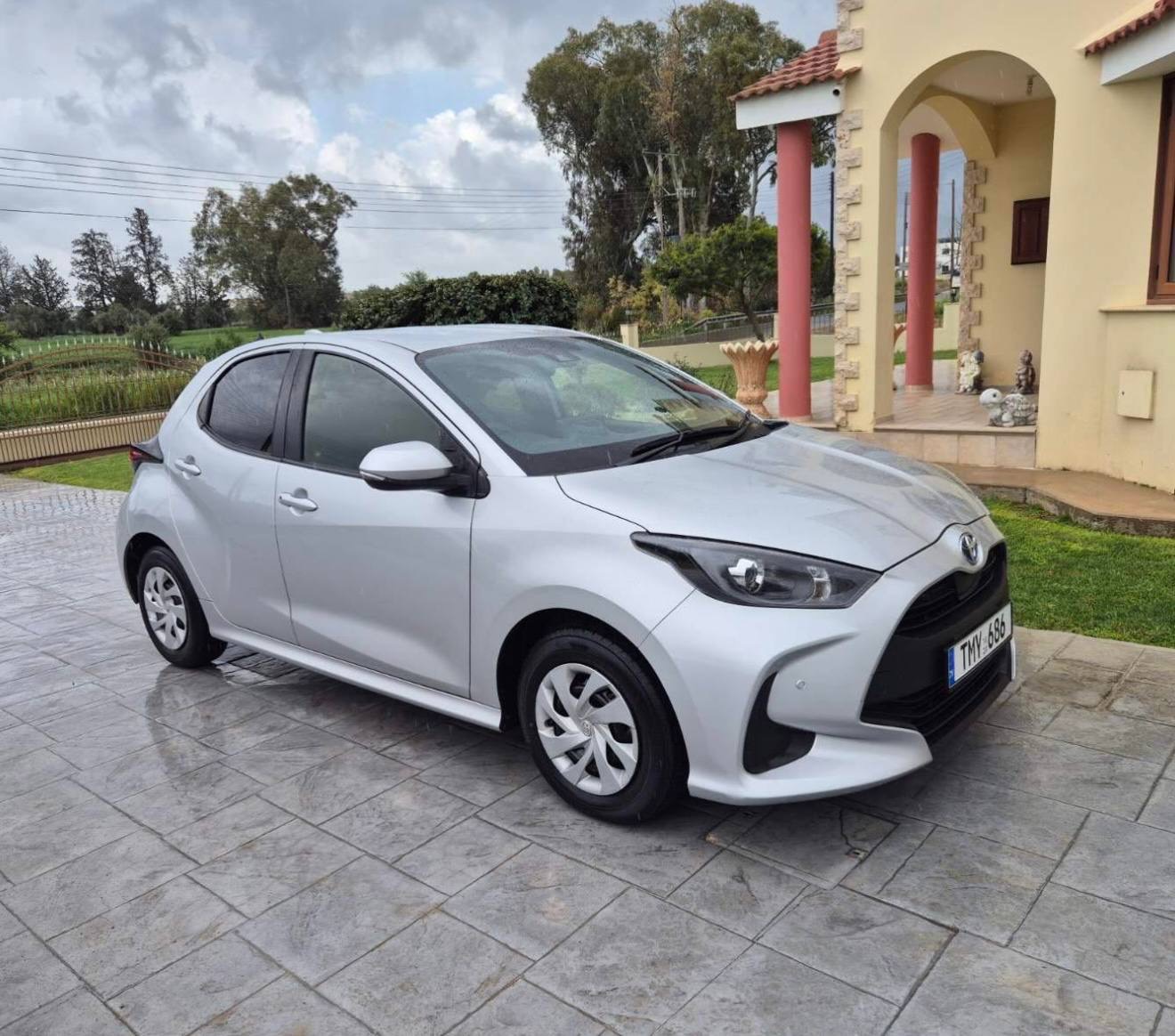 TOYOTA YARIS HYBRID