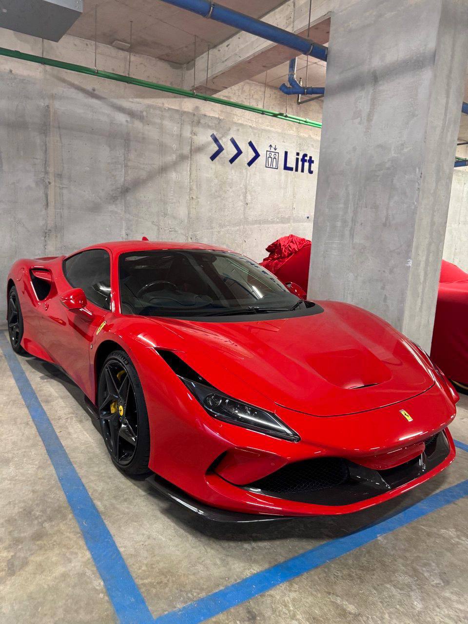 FERRARI F8 TRIBUTO